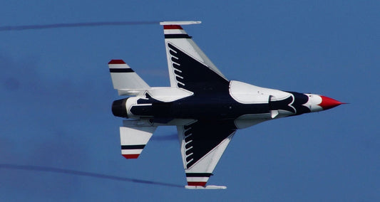 Blue Angels vs. Thunderbirds: dos filosofías, un mismo cielo